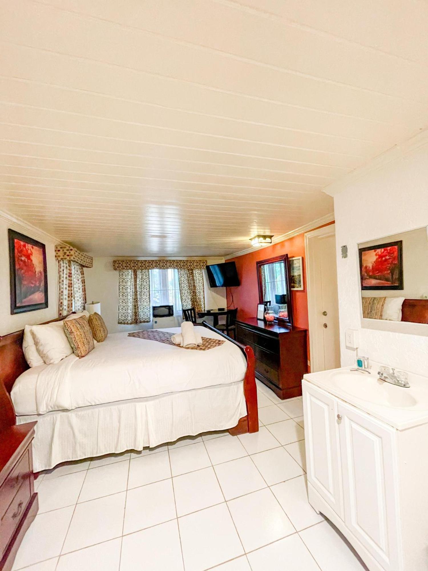 Bed and Breakfast Golden Palms House à Nassau Extérieur photo