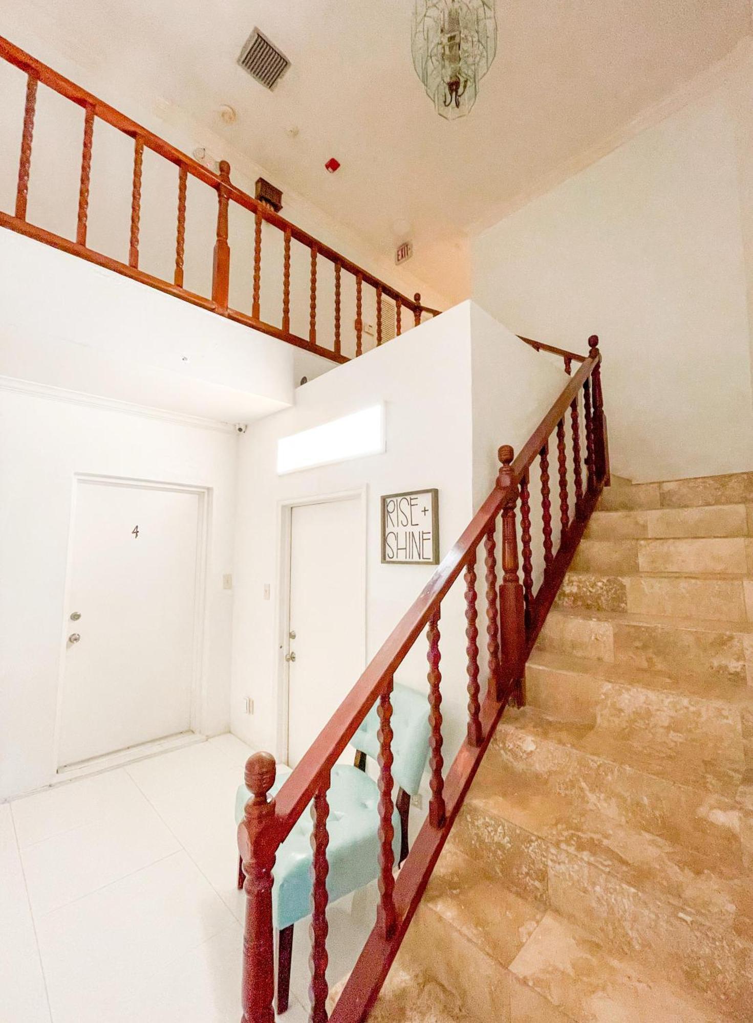 Bed and Breakfast Golden Palms House à Nassau Extérieur photo